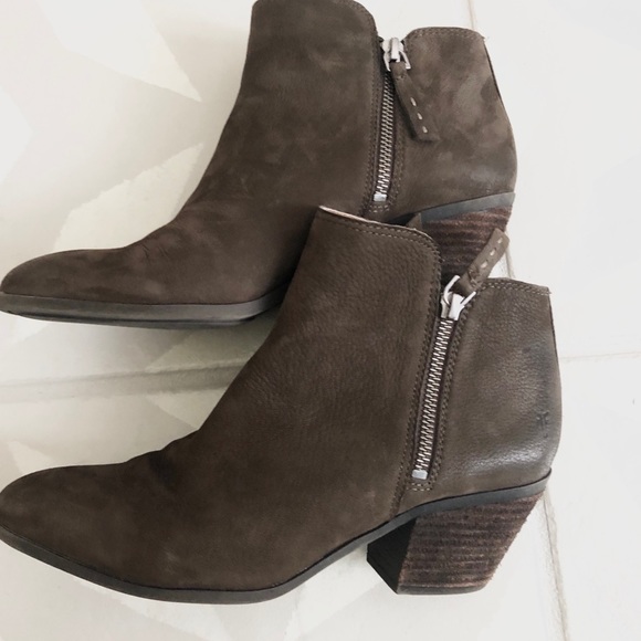 Frye Judith brown leather zip up ankle booties - Picture 12 of 16